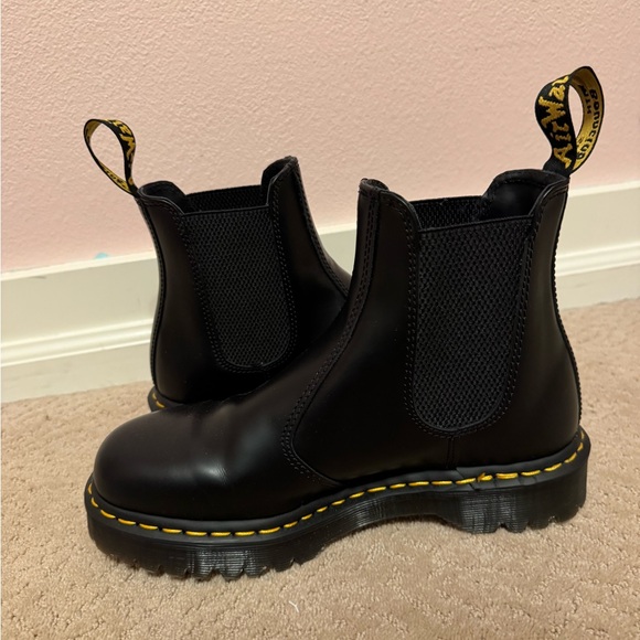 Dr. Martens 2976 BEX
Smooth Leather Chelsea Boots - Picture 2 of 7